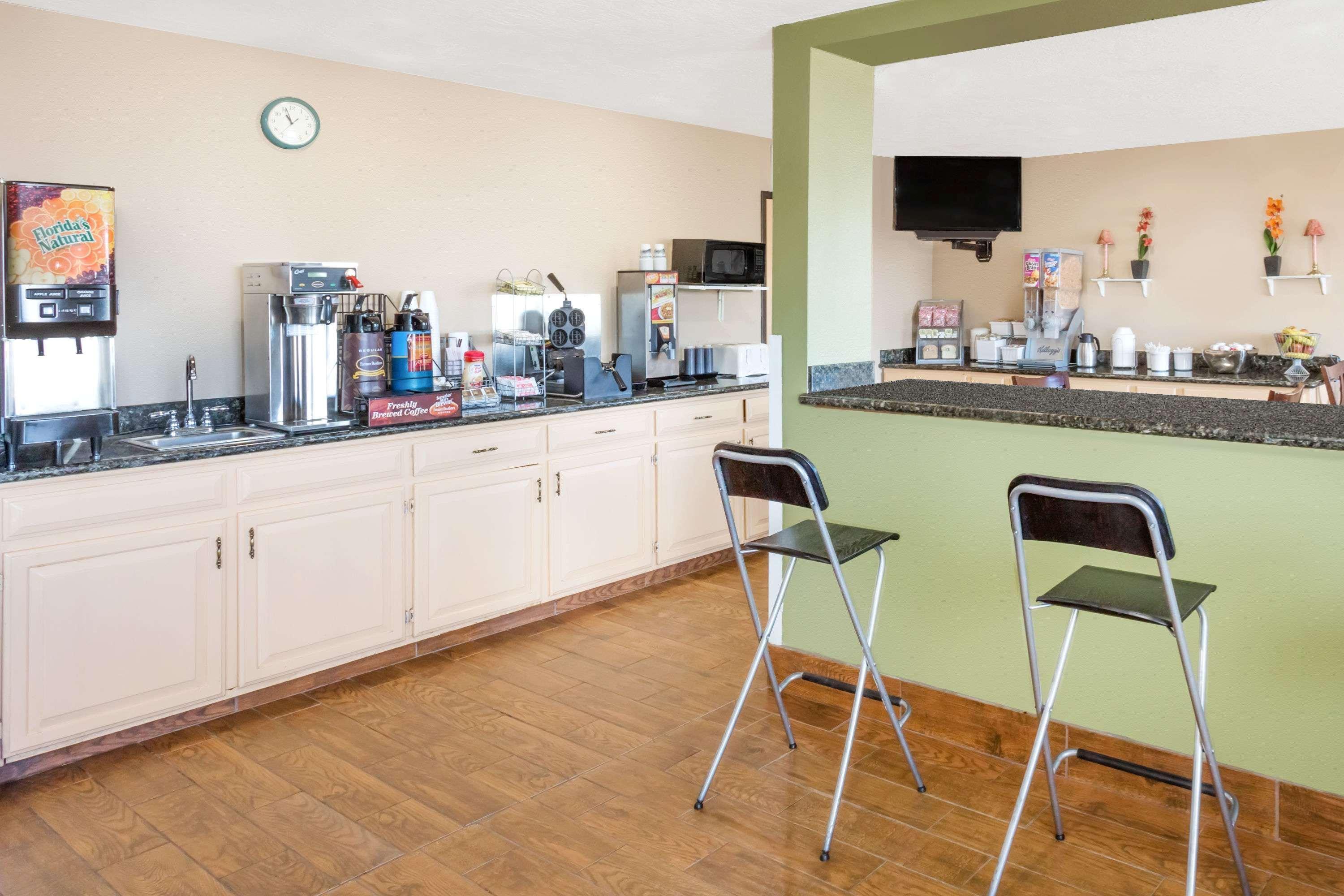 Super 8 By Wyndham Cedar City Εξωτερικό φωτογραφία