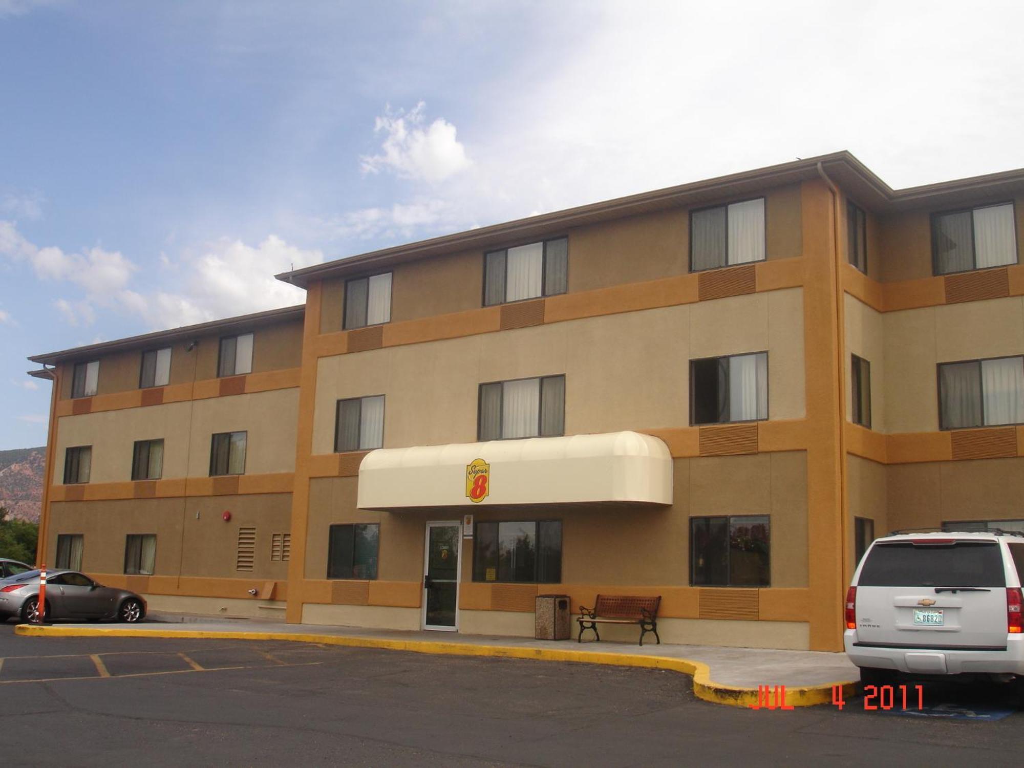 Super 8 By Wyndham Cedar City Εξωτερικό φωτογραφία